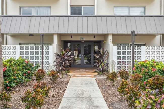 Building Photo - 4606 W Gray St