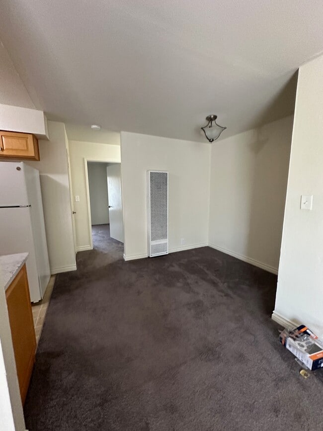 dining area - 4260 Clayton Rd