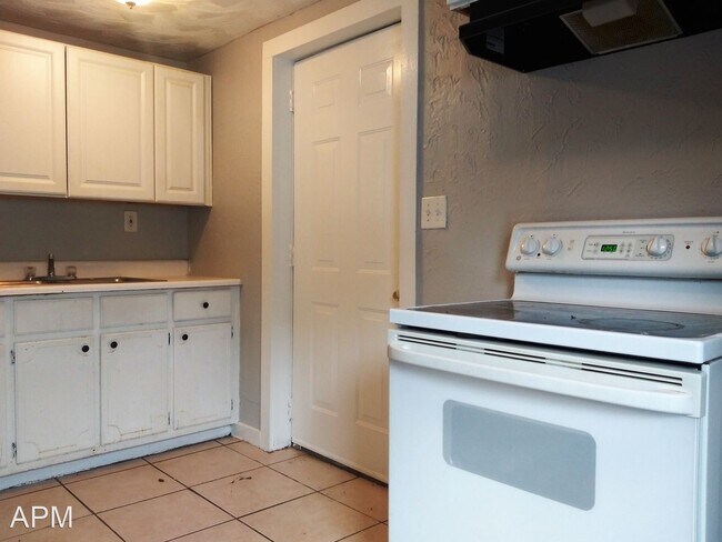 Foto del edificio - 3 br, 2 bath House - 422 12th Ave NW