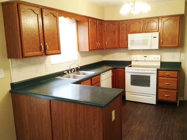 Foto del edificio - 8778 Woodridge Dr
