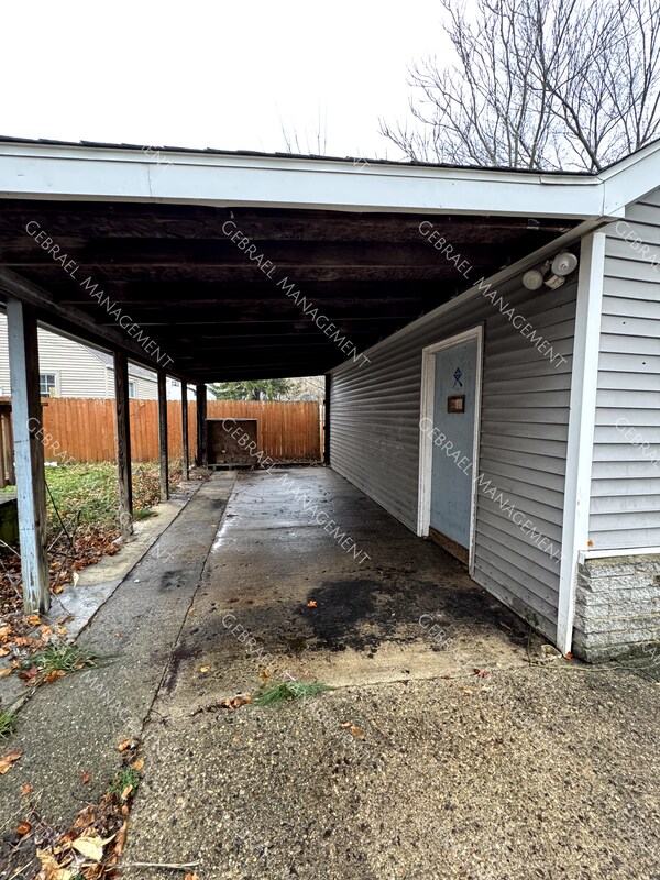 Building Photo - 702 Crawford St