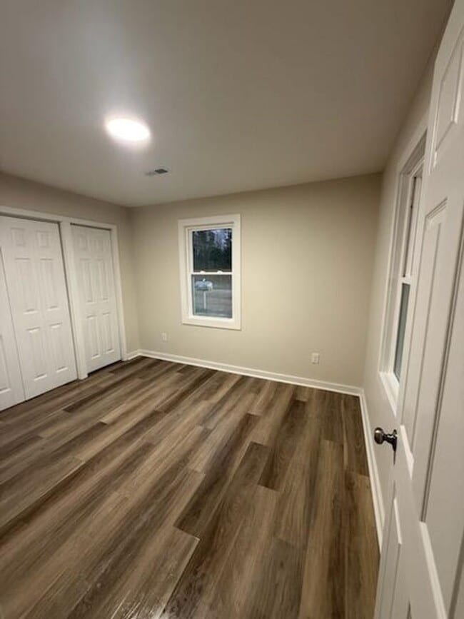 Building Photo - Completely remodeled 3 br 1 bath located in Evergreen NC east commute to Lumberton, Whiteville, E...