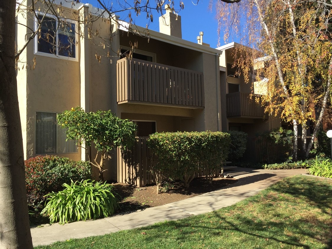 outside front - 1485 De Rose Way