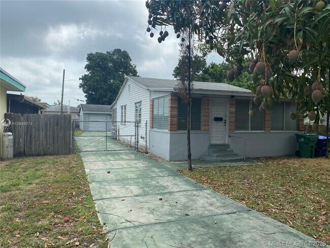 Foto del edificio - 10633 NW 6th Ave