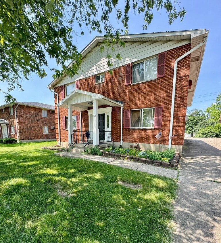 1412 Jackson Ln Unit 2, Middletown, OH 45044 Room for Rent in