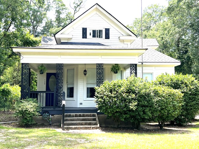 Foto del edificio - 108 S Farmerville St