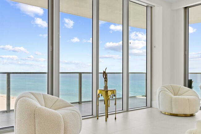 Foto del edificio - 3100 N Ocean Dr