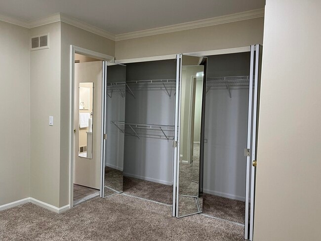 Building Photo - 1522 Streamwood Ct