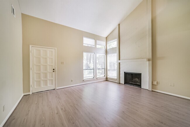 Building Photo - 3 Hedgebell Ct
