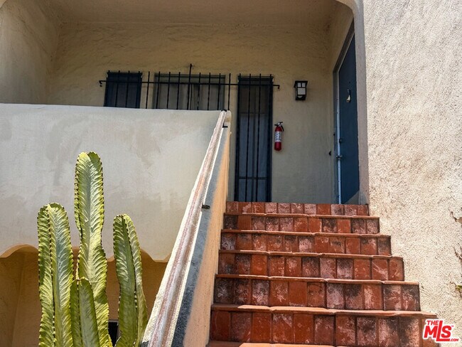 Building Photo - 1295 Cochran Ave