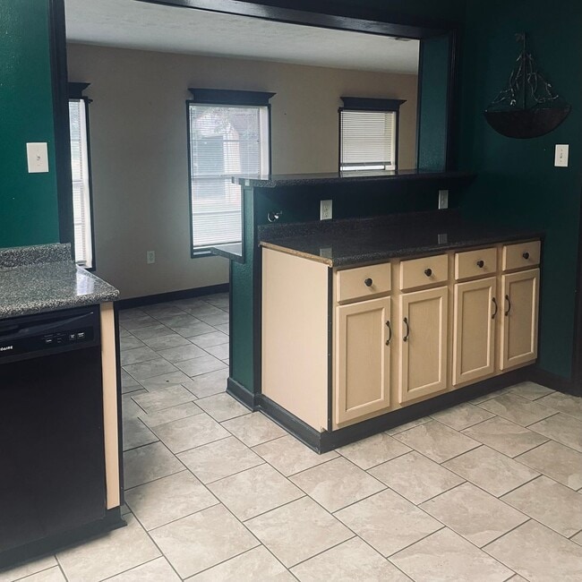 Foto del edificio - 3 Bedroom/1 Bath - Move/In Ready