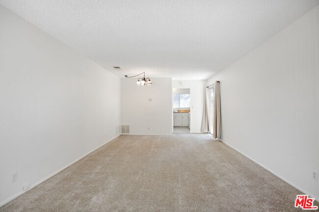 Building Photo - 5464 Evelyn Dr