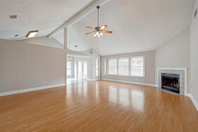 Building Photo - 1127 St John Dr