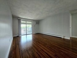 Building Photo - 11 Woodcrest Ct