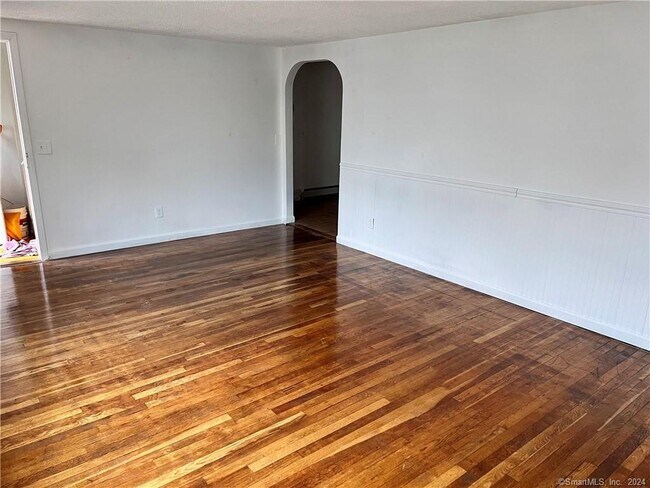 Building Photo - 156 Beverly Ave