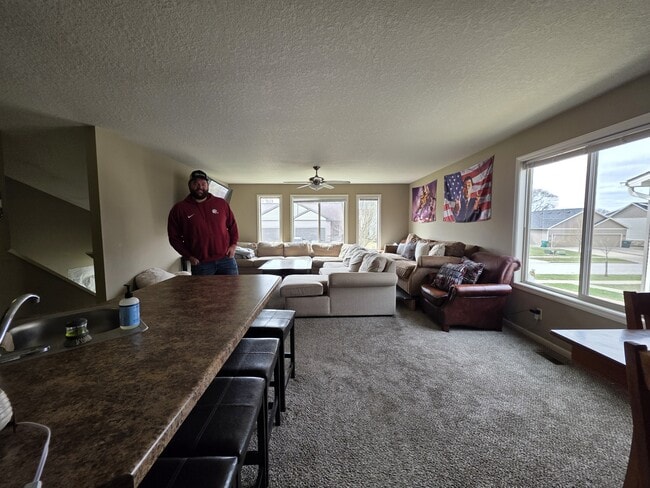 Building Photo - 3801 Marigold Dr