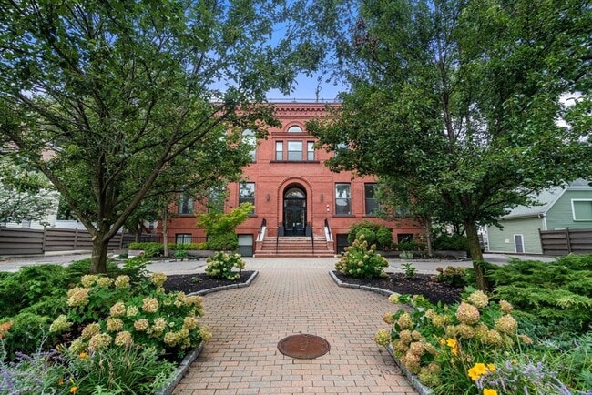 Building Photo - 11 Wyman St