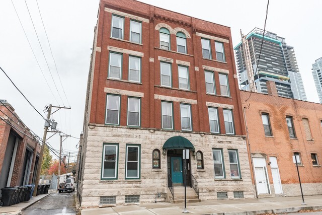 Primary Photo - 350 W Wendell St