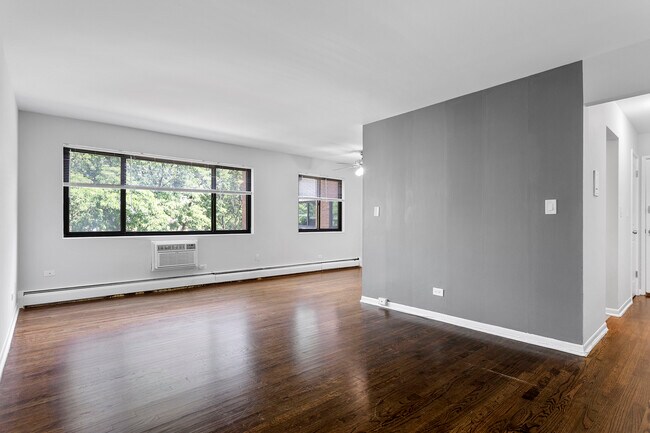 Foto del edificio - 6826 N Ridge Blvd