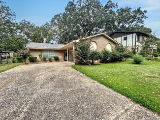 Building Photo - 9105 Peach Tree Ln