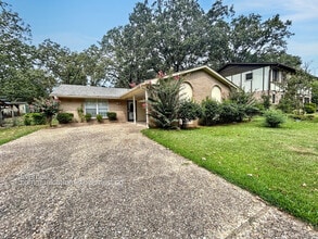 Building Photo - 9105 Peach Tree Ln