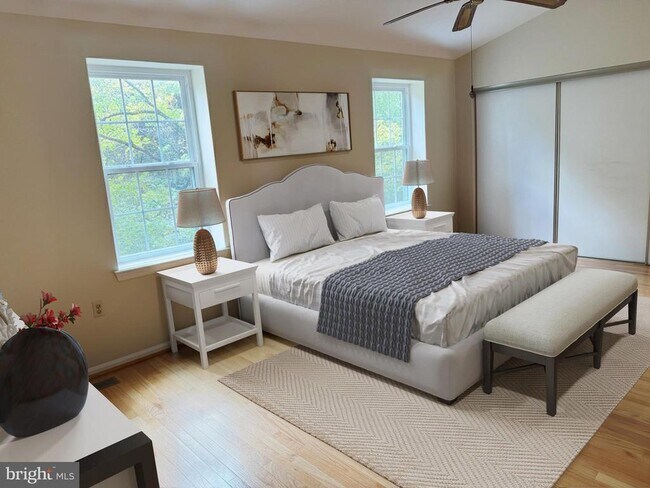 Foto del edificio - 725 Twin Holly Ln