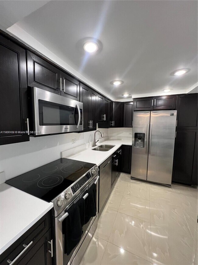 Building Photo - 20515 E Country Club Dr