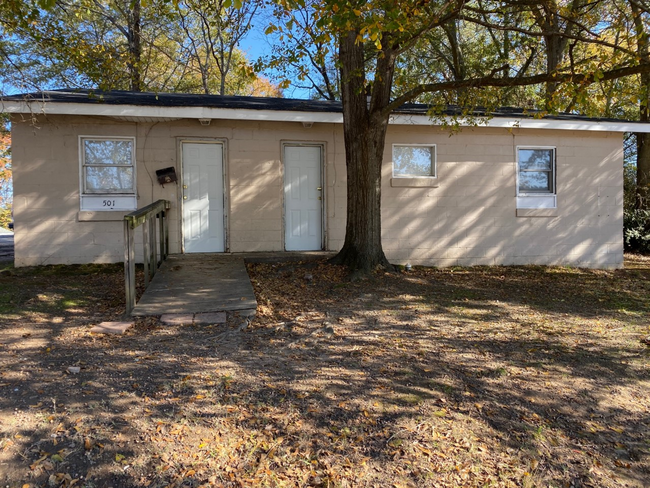 Building Photo - Highland Duplex