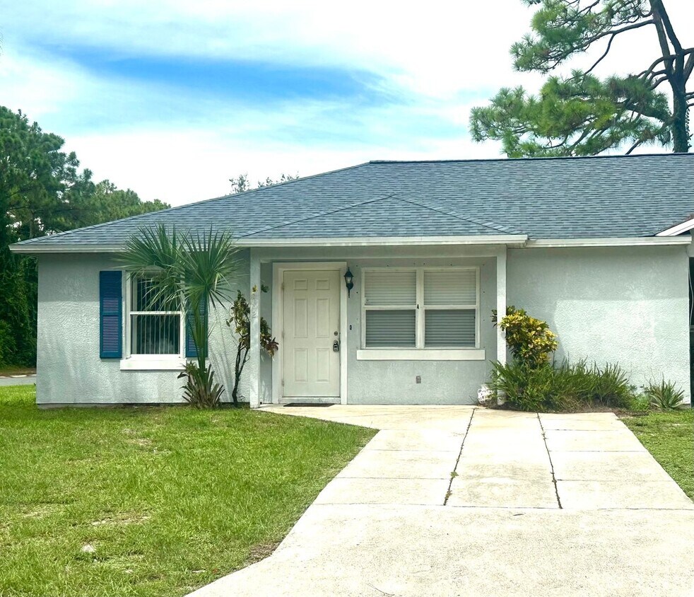 Foto principal - 2 Bedroom 2 Bath Duplex