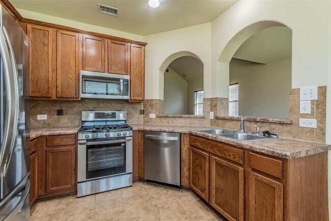 Building Photo - 12116 Pecangate Way