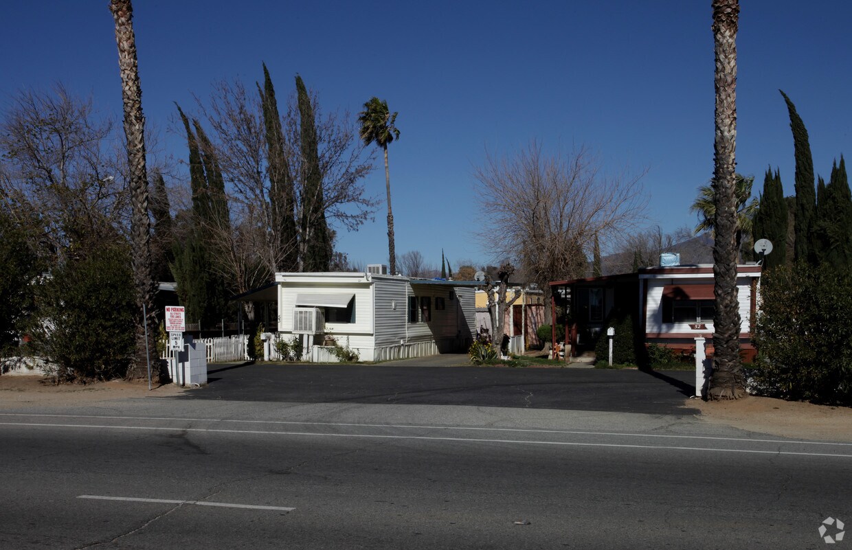 Foto principal - 1490 E 6th St