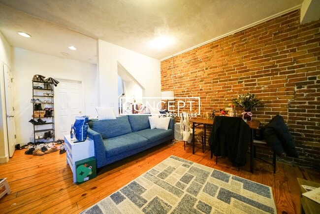 Building Photo - 218 Hemenway St