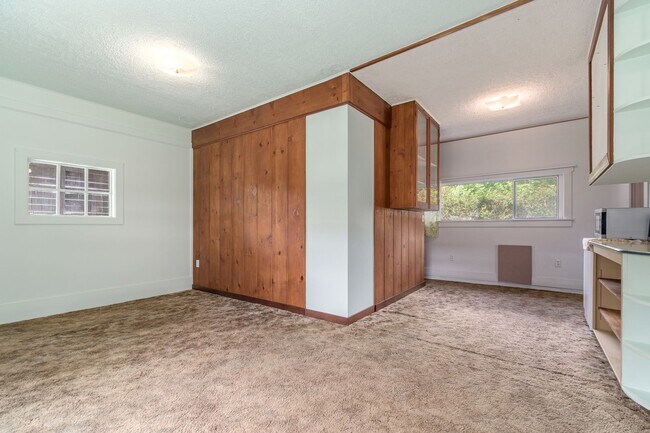 Foto del edificio - Home for Rent in Roseburg