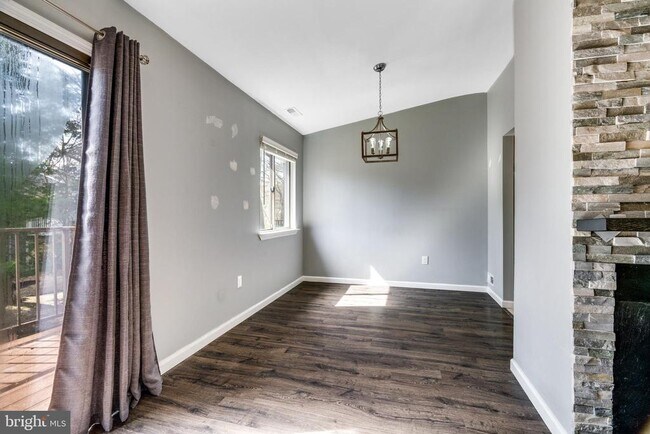 Building Photo - 102B Kelly Cove