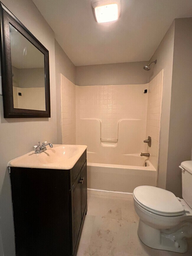 Foto del edificio - 311 Burke Ave