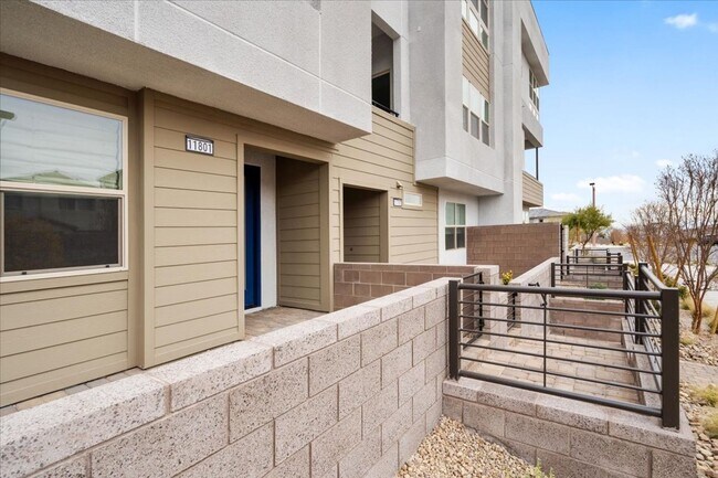 Building Photo - VIEWS!! VIEWS!! NEW CONSTRUCTION!!