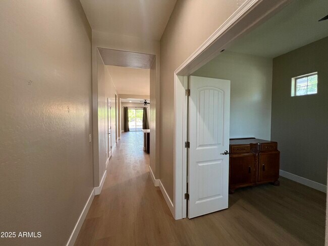 Foto del edificio - 20480 W Point Ridge Rd
