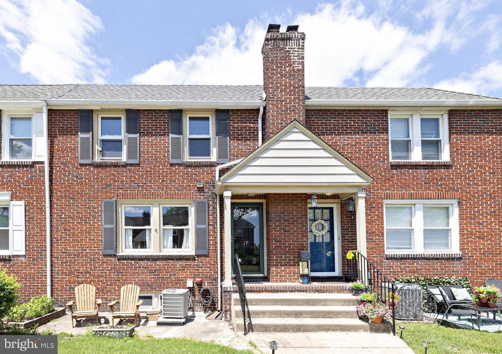 Primary Photo - 17 Dowling Ave