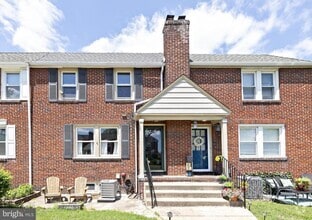 Building Photo - 17 Dowling Ave