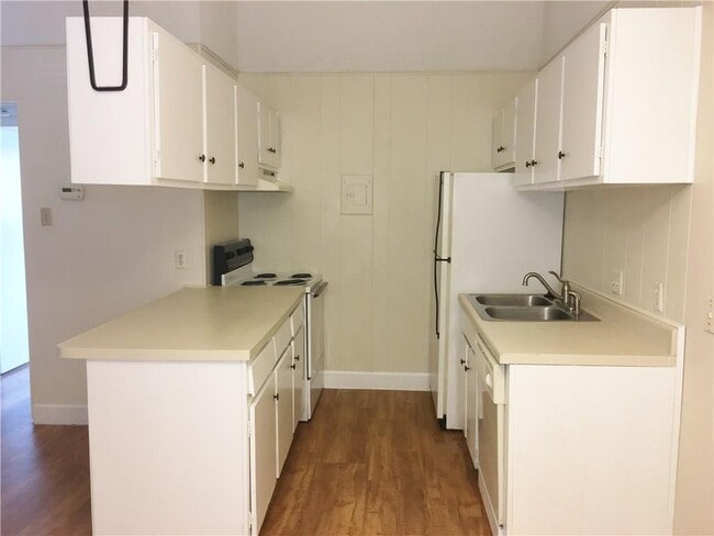Building Photo - 710 W 34th St