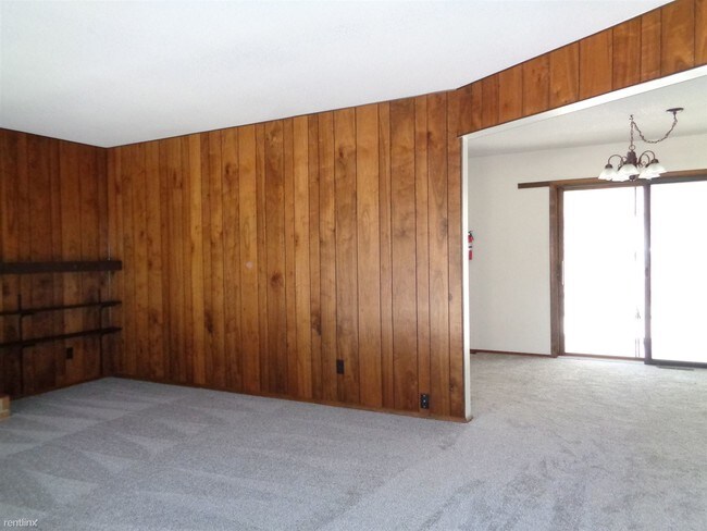 Building Photo - 2 br, 1 bath House - 9311 Almena Dr