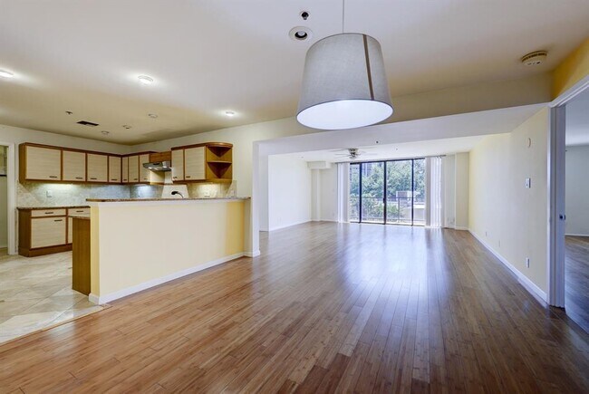 Foto del edificio - 40 N Interstate Hwy 35