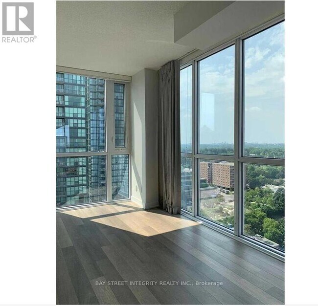 Photo du bâtiment - 5180-5180 Yonge St