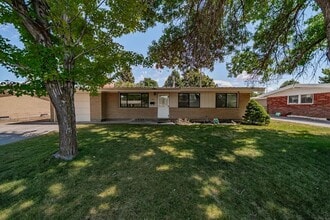 Building Photo - 618 Davidson Dr