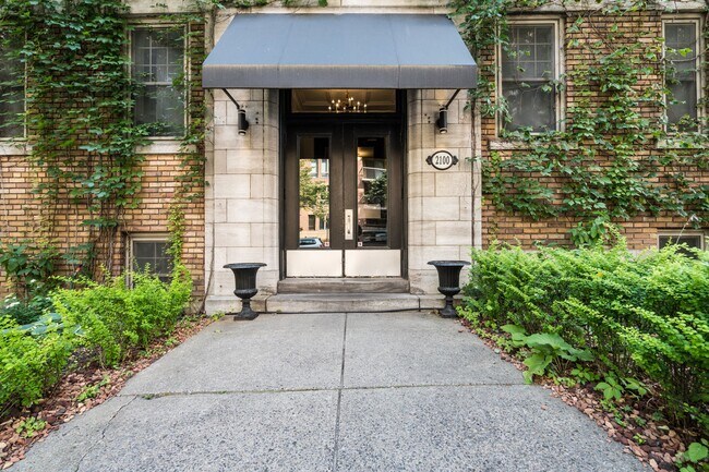 Photo du bâtiment - 2100 Rue du Fort