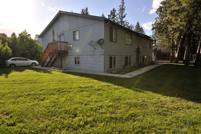 Foto del edificio - 2 bed 1 bath apartment (4plex building) lo...