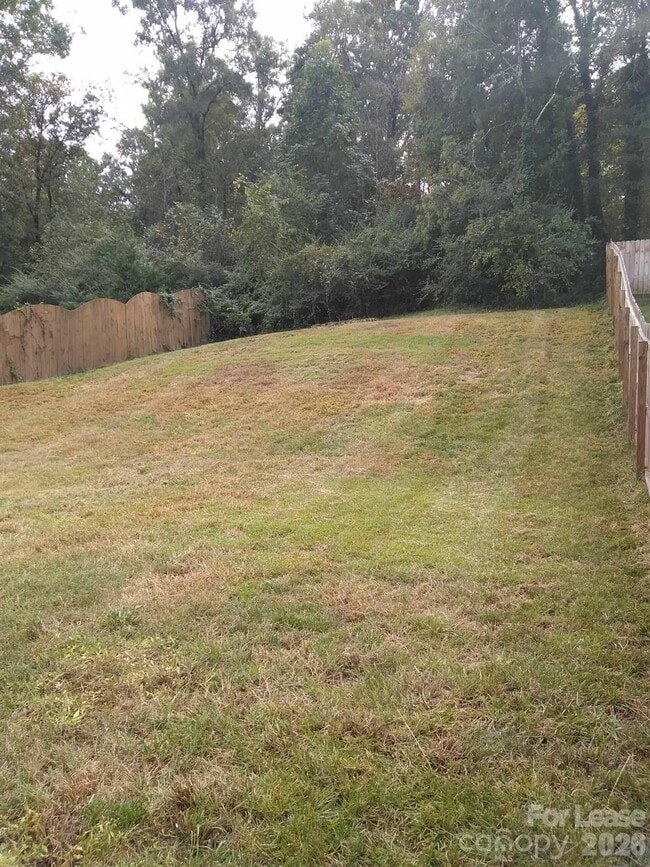 Foto del edificio - 7708 E Lane Dr