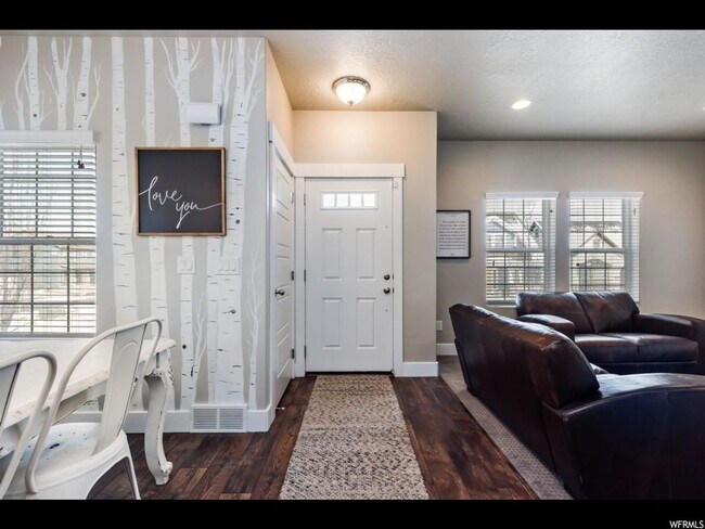 Foto del edificio - Great Daybreak Home Available March 1!