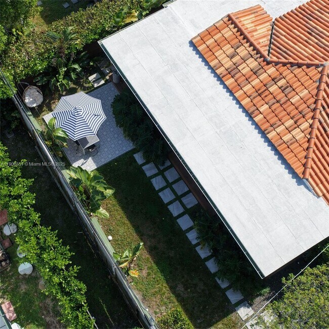 Foto del edificio - 1345 SW 60th Ct