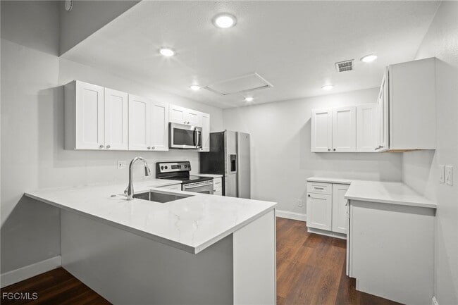 Building Photo - 15524 Crystal Lake Dr